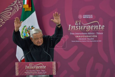 Foto de 15 de septiembre de 2023 Toluca, México: Andrés López Obrador, Presidente de México durante la inauguración de la primera etapa del Tren Interurbano México-Toluca, que se extenderá desde Zinacantepec hasta las estaciones de Lerma - Imagen libre de derechos