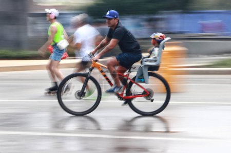 Foto de 17 de septiembre de 2023 en Ciudad de México, México, los residentes de Capital salieron en bicicletas, patines, patinetas, para el paseo en bicicleta del domingo en la Avenida Reforma en la Ciudad de México - Imagen libre de derechos
