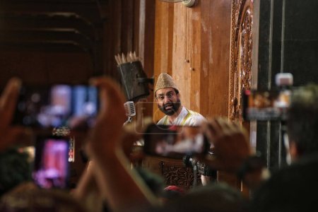 Photo for September 22,2023, Srinagar Kashmir, India : Senior Separatist Leader Mirwaiz Umar Farooq delivers Friday sermon at Grand Mosque (Jamia Masjid) in the Old City Srinagar. Mirwaiz Umar Farooq, the leader of the Hurriyat Conference - Royalty Free Image