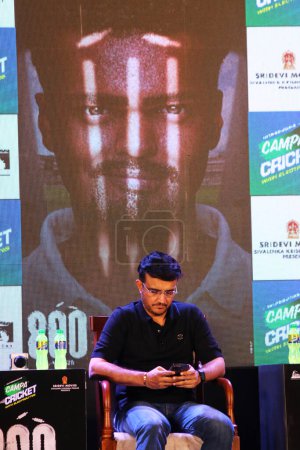 Foto de 28 de septiembre de 2023, Kolkata City, India: El ex capitán de cricket de la India, Sourav Ganguly, asiste a una conferencia de prensa para promover al ex jugador de cricket de Sri Lanka, Muttiah Muralitharan. - Imagen libre de derechos