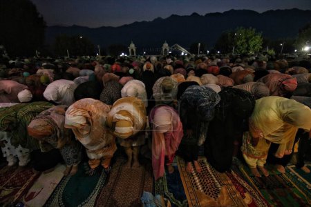 Photo for Srinagar Kashmir, India - September 29,2023: Kashmiri Muslim women offer prayers during Mawlid-un-Nabi or Prophet Muhammad's birth anniversary in Dargah Hazratbal shrine in Srinagar - Royalty Free Image