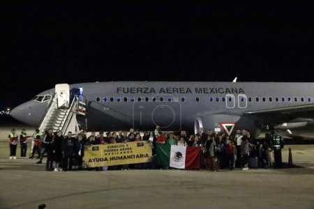 Téléchargez les photos : 11 octobre 2023, Municipalité de Zumpango, État de Mexico, Mexique : Les Mexicains rapatriés d'Israël face à la guerre contre le groupe Hamas dans la bande de Gaza - en image libre de droit