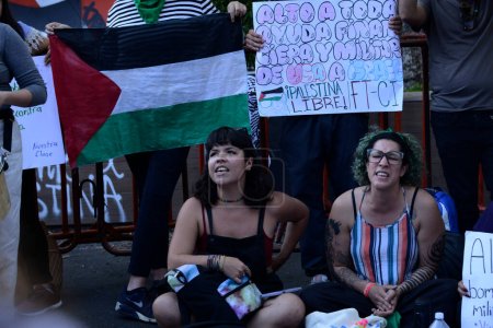 Foto de 12 de octubre de 2023, Ciudad de México, México: Partidarios de Palestina se unen a una manifestación frente a la Embajada de Israel en México para protestar por los recientes ataques del ejército israelí contra el pueblo de Palestina - Imagen libre de derechos