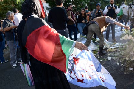 Foto de 12 de octubre de 2023, Ciudad de México, México: Partidarios de Palestina se unen a una manifestación frente a la Embajada de Israel en México para protestar por los recientes ataques del ejército israelí contra el pueblo de Palestina y exigir el fin de la guerra contra Gaza - Imagen libre de derechos