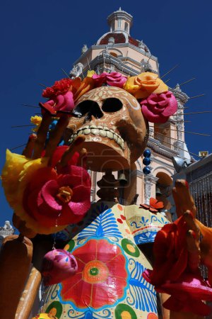 Photo for October 20, 2023 in Atlixco, Mexico: A monumental Catrina that was installed as part of the Day of the Dead celebration, is seen in the main square in the municipality of Atlixco - Royalty Free Image