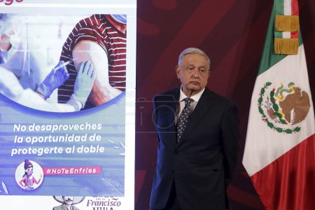 Téléchargez les photos : 24 octobre 2023, Mexico, Mexique : Le président du Mexique, Andres Manuel Lopez Obrador, lors de sa conférence matinale quotidienne au Palais national de Mexico - en image libre de droit