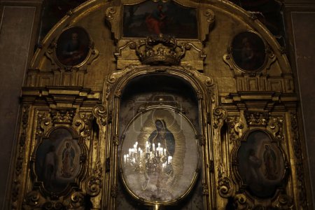 Foto de 25 de octubre de 2023, Ciudad de México, México: En la Capilla de las Reliquias con arte sacro en la Catedral Metropolitana de la Ciudad de México - Imagen libre de derechos