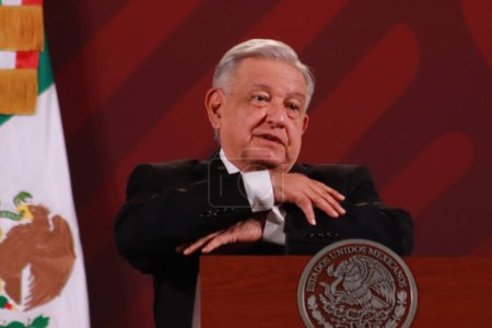 Foto de 25 de octubre de 2023 en Ciudad de México, México: El presidente de México Andrs Manuel Lpez Obrador habla en la conferencia matutina en el palacio nacional - Imagen libre de derechos
