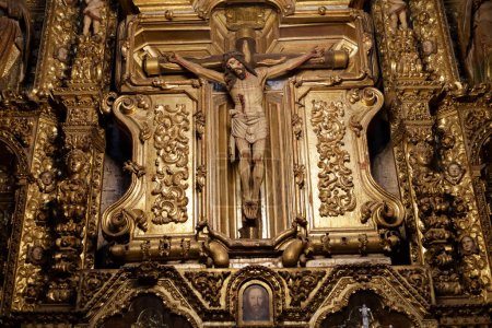 Téléchargez les photos : 25 octobre 2023, Mexico, Mexique : Dans la chapelle des reliques avec l'art sacré dans la cathédrale métropolitaine de Mexico - en image libre de droit
