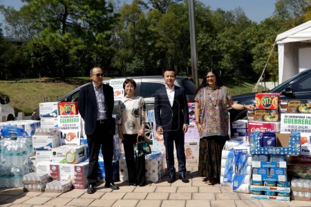 Foto de 28 de octubre de 2023, Ciudad de México, México: El embajador chino en México, Zhang Run, dona alimentos para los afectados por el huracán Otis en Acapulco, entregado a la Secretaría de Cultura - Imagen libre de derechos