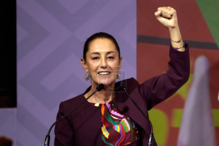 Foto de 19 de noviembre de 2023, Ciudad de México, México: Claudia Sheinbaum Pardo recibe el registro de precandidato único para la presidencia de México por el Partido del Movimiento Nacional de Regeneración, el Partido Laborista y el Partido Verde - Imagen libre de derechos
