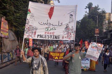 Foto de 23 de noviembre de 2023, Calcuta, India: Ciudadanos indios se unen a una manifestación para protestar para expresar solidaridad con el pueblo palestino y exigir que se detenga la guerra - Imagen libre de derechos