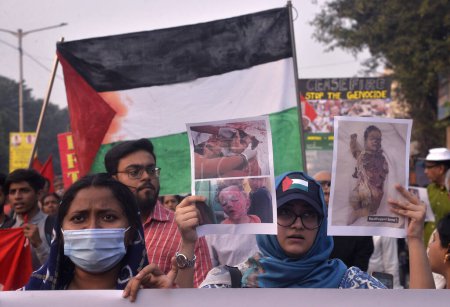 Foto de 23 de noviembre de 2023, Calcuta, India: Ciudadanos indios se unen a una manifestación para protestar para expresar solidaridad con el pueblo palestino y exigir que se detenga la guerra - Imagen libre de derechos