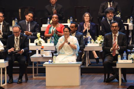 Téléchargez les photos : 22 novembre 2023, Kolkata, Inde : Mamata Banerjee, ministre en chef du Bengale occidental, prononce un discours lors du Bengale Global Business Summit (BGBS)) - en image libre de droit