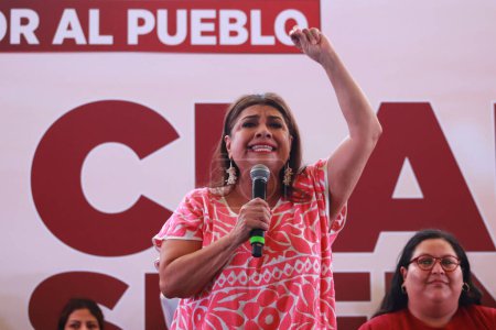 Foto de 26 de noviembre de 2023 en Ciudad de México, México: Clara Brugada, precandidato del jefe de gobierno de la Ciudad de México para el partido Movimiento Nacional de Regeneración (MORENA) - Imagen libre de derechos