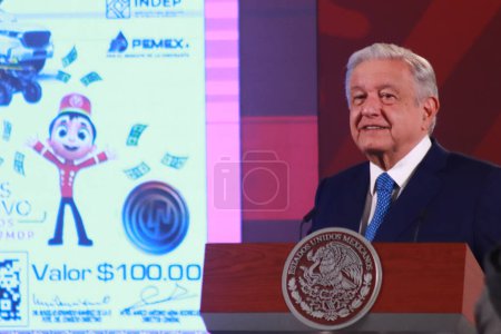 Téléchargez les photos : 29 novembre 2023 à Mexico, Mexique : Le président mexicain Andrs Manuel Lpez Obrador prend la parole lors de la conférence du matin devant les journalistes au palais national - en image libre de droit
