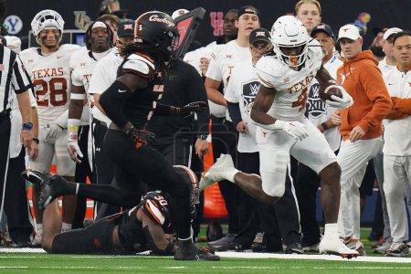 Photo for December 2, 2023, Arlington, Texas, United States: Texas Longhorns   running back CJ Baxter in action during the 2023 Dr Pepper Big 12 Championship game between Texas Longhorns  and Oklahoma State Cowboys - Royalty Free Image