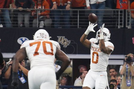 Photo for December 2, 2023, Arlington, Texas, United States:Texas Longhorns   tight end Ja'Tavion Sanders catches the ball during the 2023 Dr Pepper Big 12 Championship game between Texas Longhorns  and Oklahoma State Cowboys - Royalty Free Image