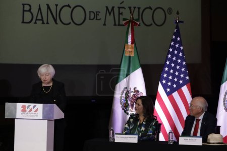 Téléchargez les photos : 6 décembre 2023, Mexico, Mexique : La secrétaire au Trésor des États-Unis, Janet Yellen, avec l'ambassadeur des États-Unis, Ken Salazar et le sénateur du Mexique - en image libre de droit