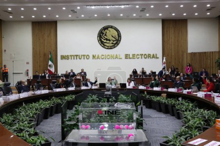 Téléchargez les photos : 7 décembre 2023, Mexico, Mexique : Les conseillers électoraux de l'Institut national électoral (INE), participent à la Session extraordinaire du Conseil général - en image libre de droit