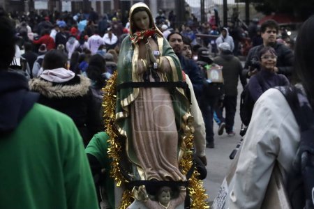 Foto de 12 de diciembre de 2023, Ciudad de México, México: Millones de feligreses visitan la Basílica de Guadalupe para celebrar la Virgen de Guadalupe en el 492º aniversario de su aparición en el Cerro del Tepeyac en la Ciudad de México - Imagen libre de derechos