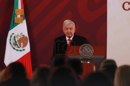 Téléchargez les photos : 13 décembre 2023 à Mexico, Mexique : Le président mexicain, Andres Manuel Lopez Obrador, prend la parole lors de la conférence d'information devant les médias au Palais national - en image libre de droit