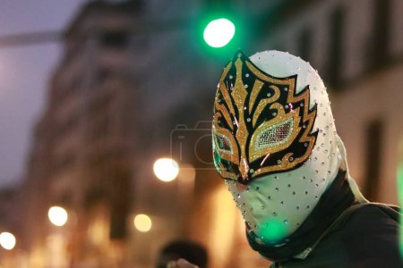 Foto de 13 de diciembre de 2023 en Ciudad de México, México: Mascara Sagrada jr, miembro de la protesta sindical de lucha libre para exigir la liberación inmediata de la Lucha Cuatrero, arrestado en marzo de este año - Imagen libre de derechos