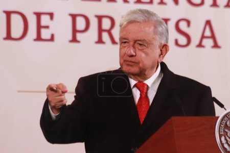 Foto de 13 de diciembre de 2023 en Ciudad de México, México: El presidente mexicano Andrés Manuel López Obrador habla durante la conferencia informativa frente a los medios de comunicación en el Palacio Nacional - Imagen libre de derechos