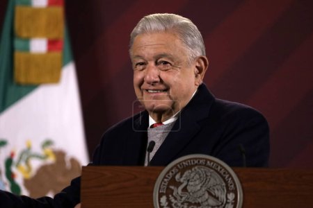 Téléchargez les photos : 19 décembre 2023, Mexico, Mexique : Le président du Mexique, Andres Manuel Lopez Obrador, lors de la conférence de presse au Palais national de Mexico - en image libre de droit