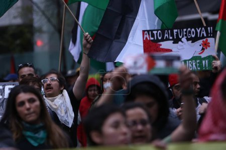 Foto de 07 de enero de 2024. Ciudad de México, México. Simpatizantes de Palestina en México realizaron una manifestación frente a la embajada de Estados Unidos en la Ciudad de México para exigir un alto el fuego de Israel contra el pueblo palestino que ha dejado cientos de muertos - Imagen libre de derechos