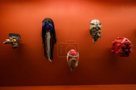 Téléchargez les photos : Le 9 avril 2024. Mexico, Mexique : Une œuvre d'art de Damian Ortega est vue lors d'une visite de l'exposition Pico y Elote au Musée Palacio de Bellas Artes - en image libre de droit