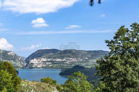 Téléchargez les photos : Parc national des Abruzzes, du Latium et de Molise (Italie) - Lac de Barrée - en image libre de droit