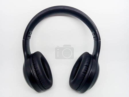 Foto de Auriculares Bluetooth, cuero negro aislado sobre fondo blanco con ruta de recorte - Imagen libre de derechos