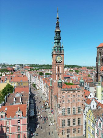 Foto de Vista aérea del casco antiguo en Polonia, gdansk, dluga street - Imagen libre de derechos