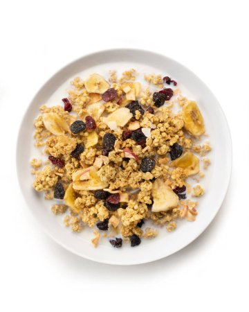 Foto de Tazón de cereal dulce con fruta de bayas con leche, aislado sobre fondo blanco, vista superior - Imagen libre de derechos