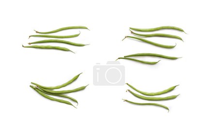 Foto de Frijoles verdes, frijoles franceses de cuerda, broches de presión - de Italia, de cerca, racimo - Aislado sobre fondo blanco - Imagen libre de derechos