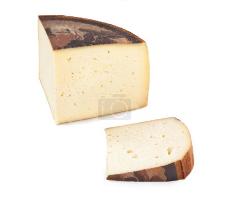 Foto de Típico queso de vaca italiano "Asiago" aislado sobre fondo blanco - Imagen libre de derechos