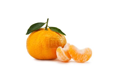 Téléchargez les photos : Tangerines de Sicile - Isolé sur fond blanc - en image libre de droit