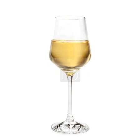 Téléchargez les photos : Verre de Passito - Vin de paille isolé sur blanc - en image libre de droit
