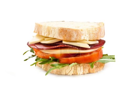 Téléchargez les photos : Sandwich au jambon italien "Bresaola", tranches de pain de tomate, fromage et laitue isolées sur fond blanc - en image libre de droit