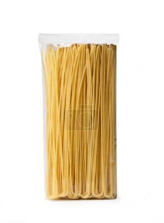 Téléchargez les photos : Pack pâtes italiennes - Type "Spaghettoni" - Isolé sur fond blanc - en image libre de droit