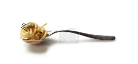 Téléchargez les photos : Fourchette de spaghetti alle vongole - en image libre de droit