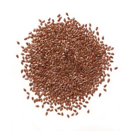 Foto de Linaza - Montón de lino, Ingrediente de semilla marrón cruda para condimentar, Vista superior del aroma, Macro de primer plano desde arriba aislado sobre fondo blanco - Imagen libre de derechos