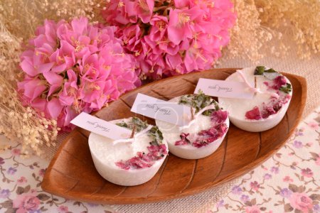 Wedding details favors botanical scented candles with flowers petals decoration handmade diy guest gifts, party small souvenirs, baptism, communion custom presents, pink white color