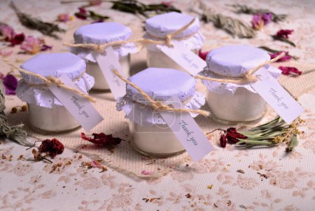 Wedding favors white glass jar candles with paper doily and jute ribbon decoration, original party souvenir, handmade custom present 