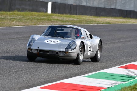 Téléchargez les photos : Scarperia, 3 April 2022: Porsche 904 GTS 1964 in action during Mugello Classic 2022 at Mugello Circuit in Italy. - en image libre de droit