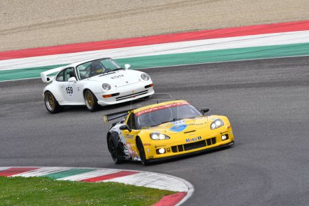 Téléchargez les photos : Scarperia, 2 avril 2023 : Chevrolet Corvette C6 ZR1 année 2010 en action lors du Mugello Classic 2023 au Mugello Circuit en Italie. - en image libre de droit