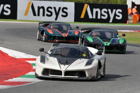 Téléchargez les photos : Scarperia, Mugello - 28 octobre 2023 : Ferrari FXX-K en action sur le circuit de Mugello lors de la finale mondiale Ferrari 2023 en Italie. - en image libre de droit