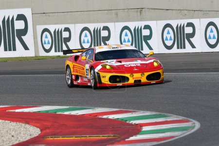 Téléchargez les photos : Scarperia - Italie, 28 octobre 2023 : Ferrari 430 GTC en action sur le circuit de Mugello lors de la finale mondiale Ferrari 2023 en Italie. - en image libre de droit
