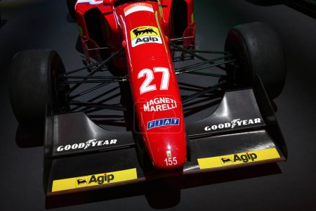 Téléchargez les photos : Scarperia, Mugello - 28 octobre 2023 : Ferrari 412 T de Jean Alesi en finale mondiale Ferrari 2023 sur le circuit de Mugello en Italie. - en image libre de droit